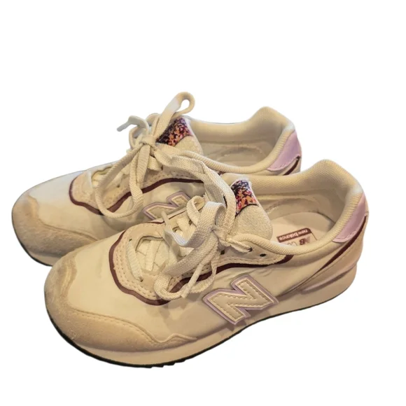 👟Sz. 11 New Balance Women's Cream and Pink Sneakers - Picture 3 of 6